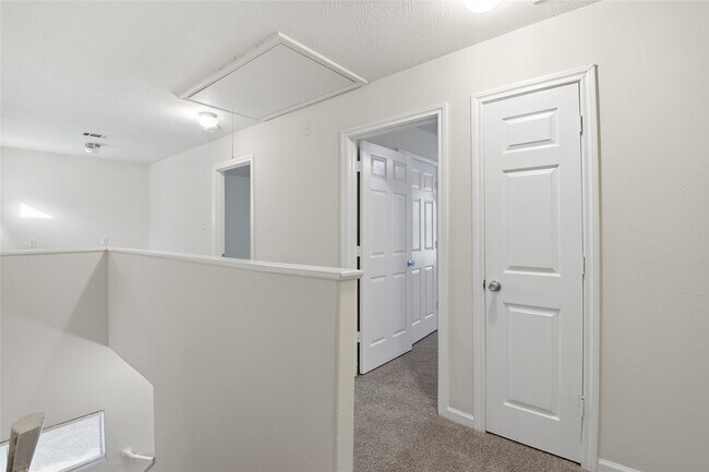 Building Photo - 10241 Azalea Village Dr