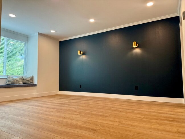 Building Photo - ** $750 OFF MOVE-IN ** Newly Updated Condo...
