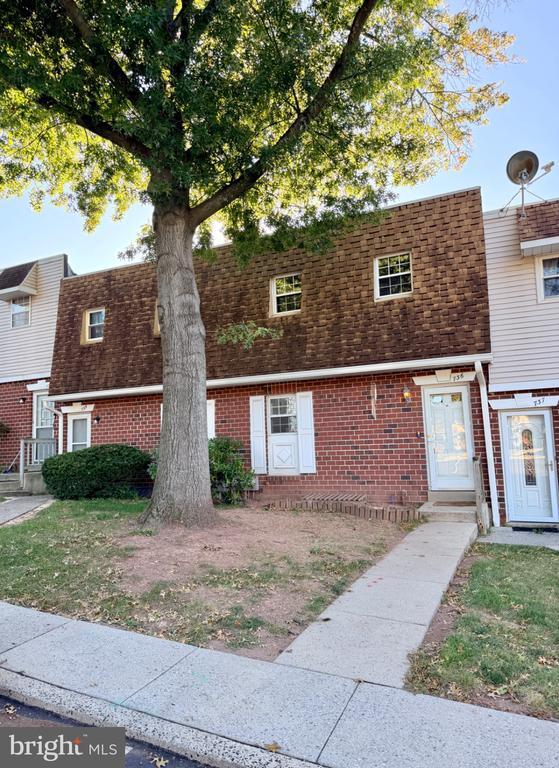 Building Photo - 736 Village Ln.