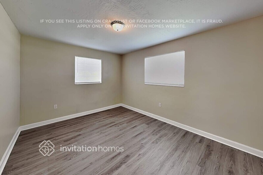 Building Photo - 2401 Jamaica Dr