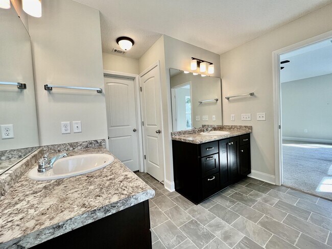 Building Photo - 759 Fairview Cir