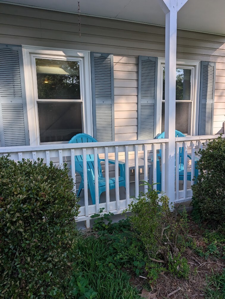 Building Photo - Room in House on Karl Ct