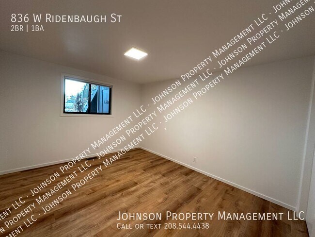 Building Photo - Boise Ridenbaugh Apartments: Comfortable a...