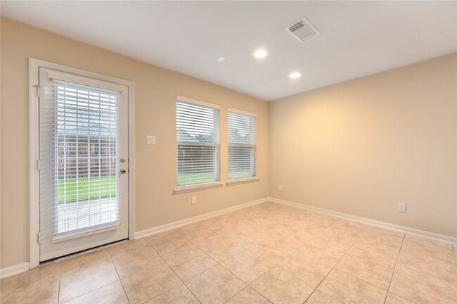 Building Photo - 16702 Grove Trail Ln