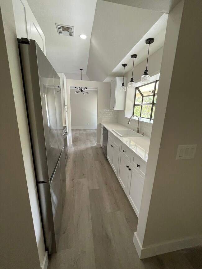 Building Photo - 104 Half Moon Cir