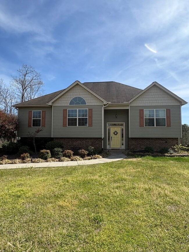 Building Photo - 4 Bedroom 3 Bath House