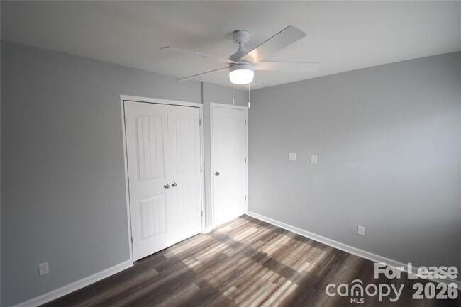Building Photo - 924 Edgegreen Dr