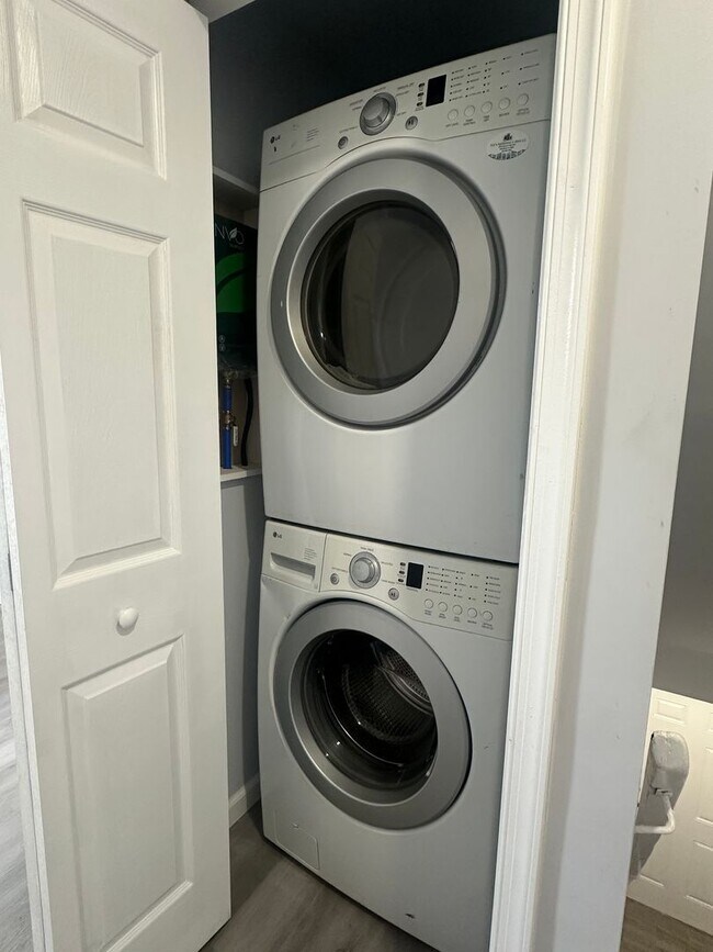 Building Photo - 125 Pennington Ave