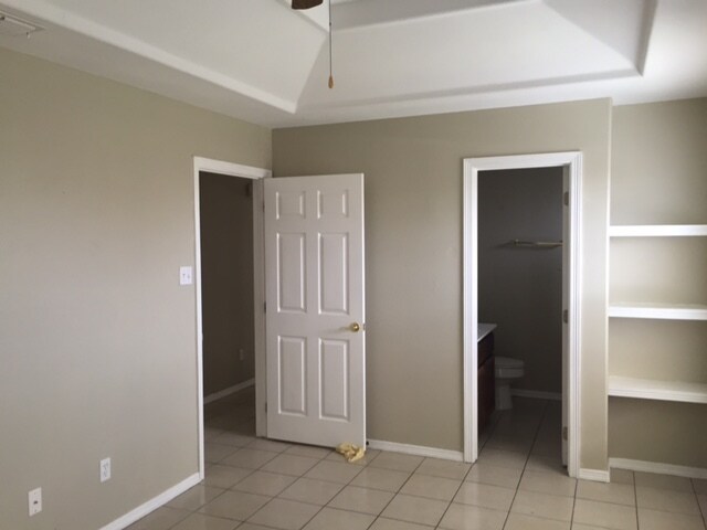 Building Photo - 1806 S Linden St