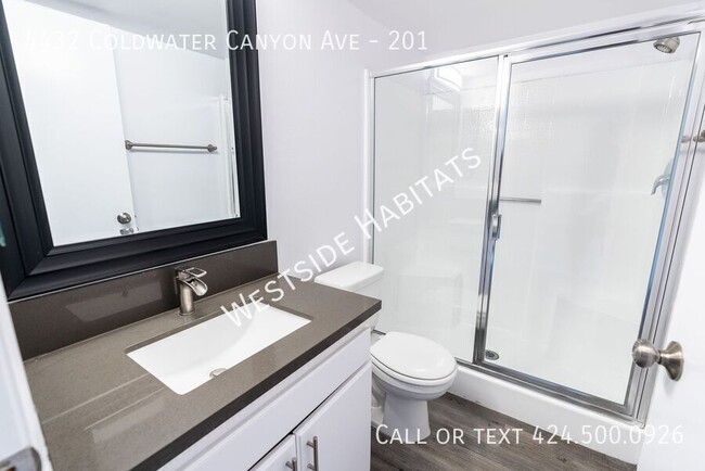 Building Photo - Gorgeous NEWLY RENOVATED apartment with a ...