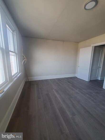 Building Photo - 133 S 50th St