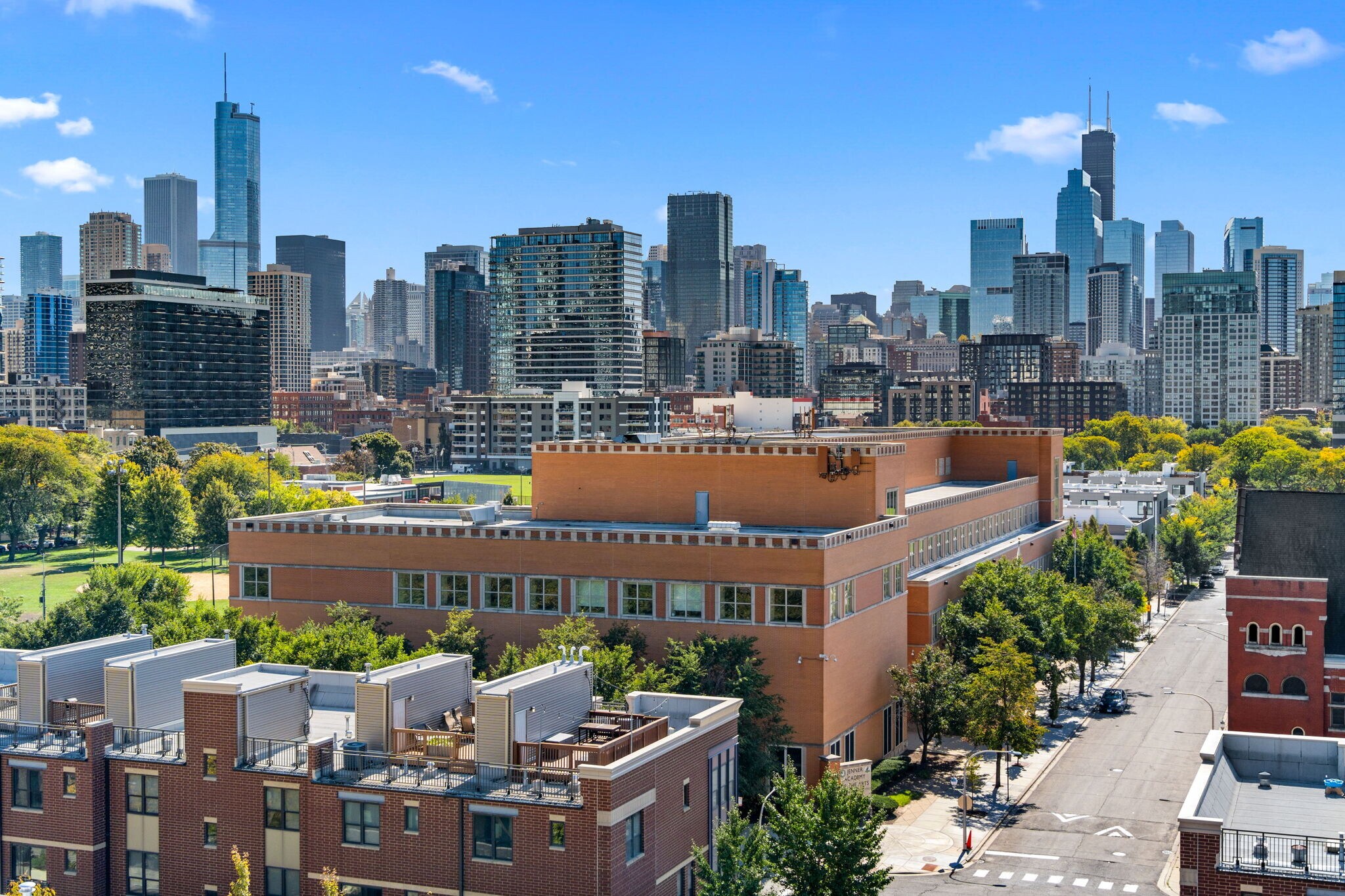 Chicago's world-class skyline views! - 511 W Division St
