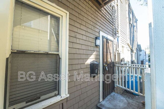 Building Photo - 639-D Carolina St