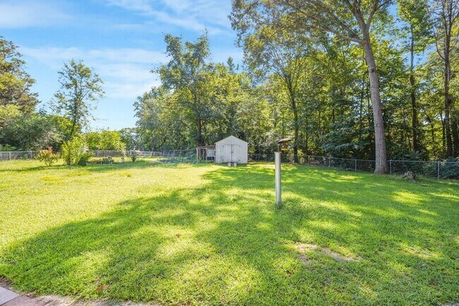 Building Photo - 8170 Linda Ln