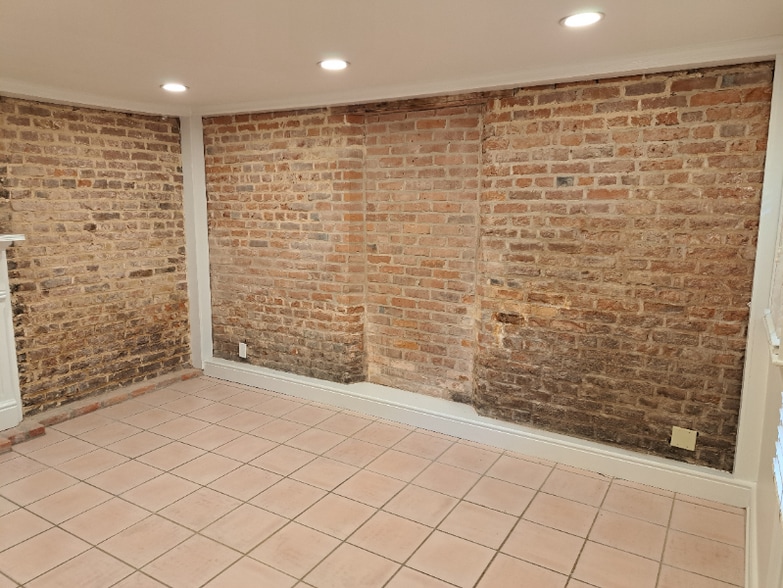 Building Photo - 617 Dauphine St