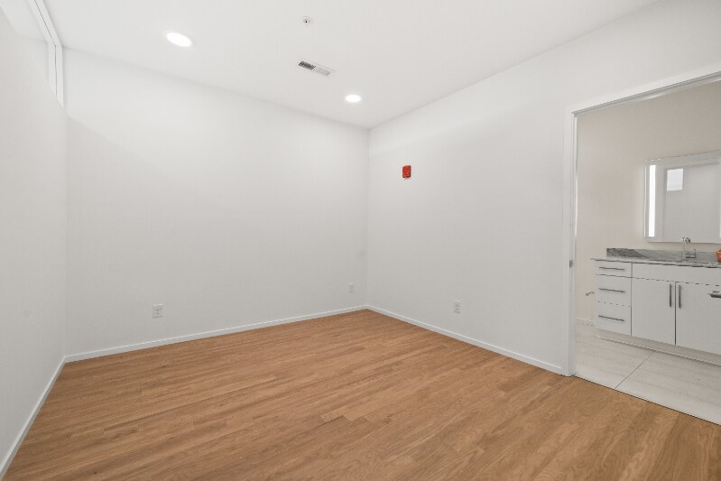 Building Photo - 806 Olympic St