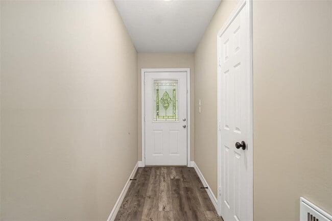 Building Photo - 16110 Reseda Cir