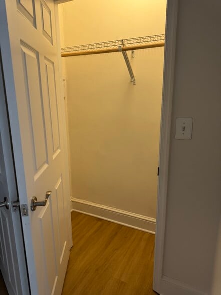 Building Photo - 823 8th St NE