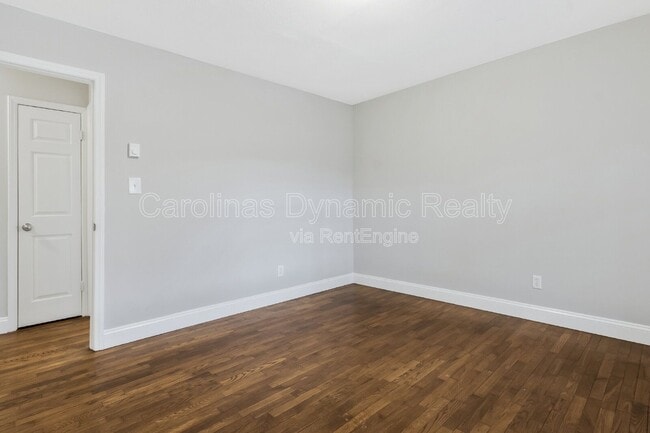 Building Photo - 321 S Gardner Ave