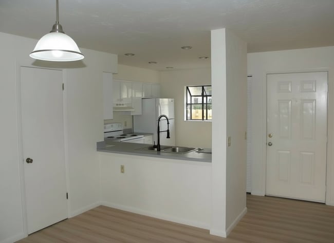 Building Photo - 2125 SW 39th Way