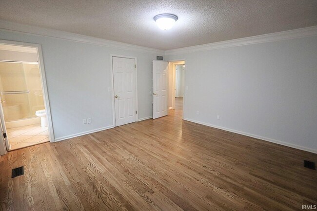 Building Photo - 8231 Lake Terrace Dr