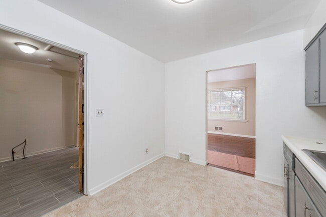 Building Photo - 922 Landon Ave