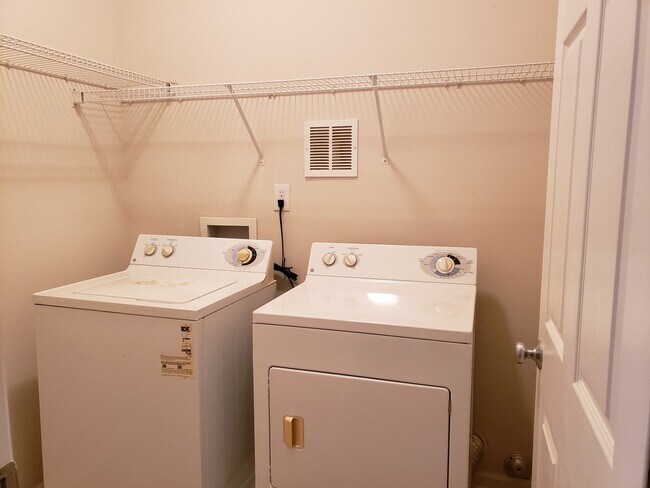 Building Photo - 115 Brentfield Loop