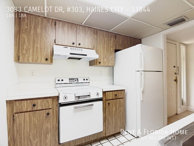 Building Photo - 3033 Camelot Dr
