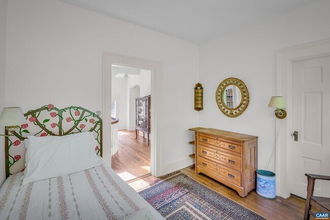 Building Photo - 502 Park Hill