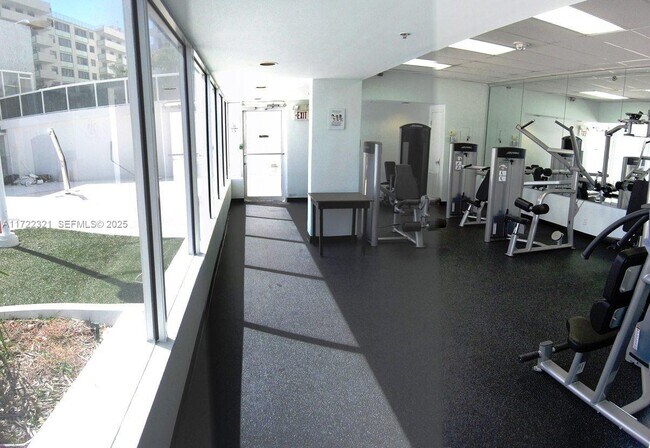 Building Photo - 100 Lincoln Rd