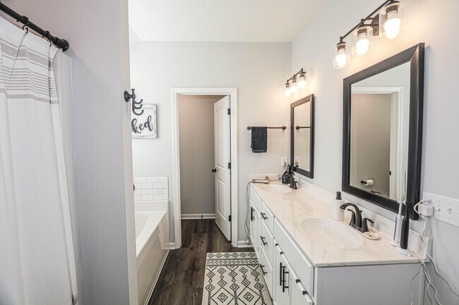 Building Photo - 550 Jensen Ln