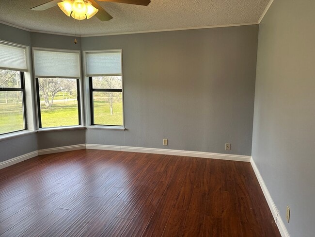 Building Photo - Peaceful Country Living on 2 Fenced Acres