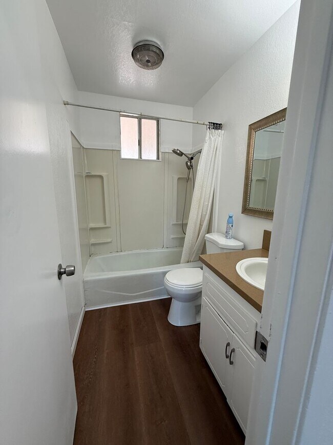 Building Photo - Charming 4-Bedroom Home for Rent in Hesperia, CA!