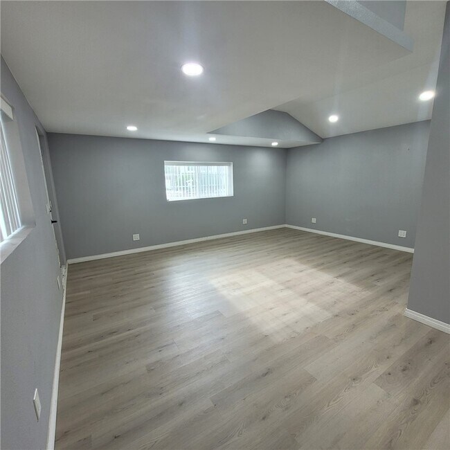 Building Photo - 5651 Radford Ave