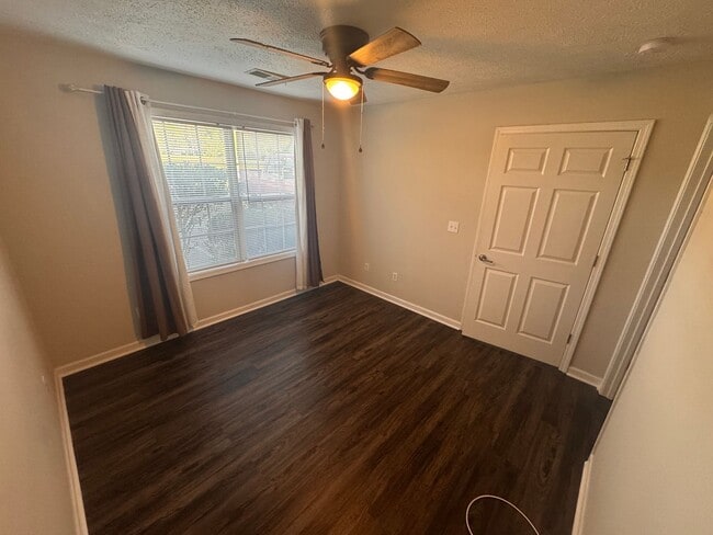 Building Photo - Williams Rd. Apartments