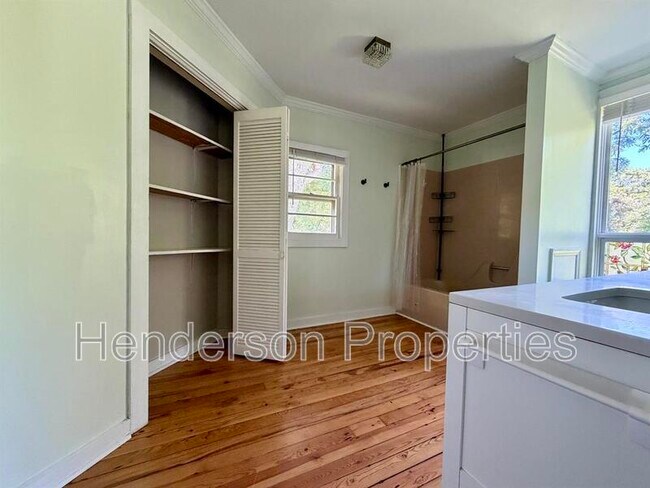 Building Photo - 319 N Mulberry St