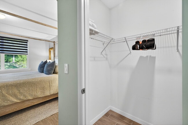 Building Photo - 14567 Edgewater Cir