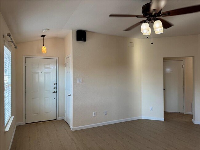 Building Photo - 1015 Remington Dr
