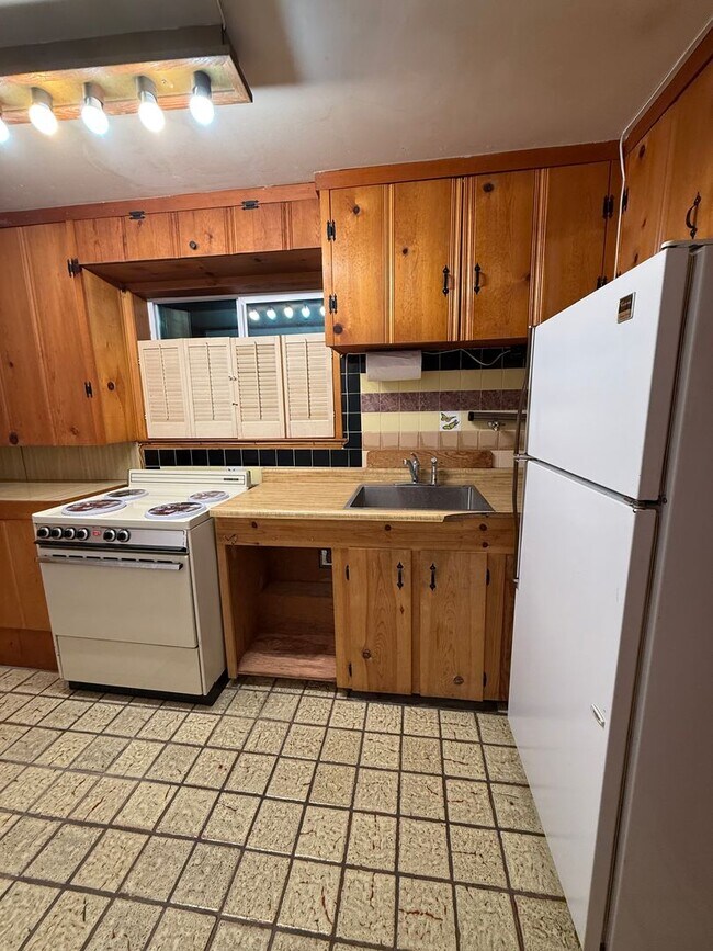 Building Photo - 729 Willow Wy