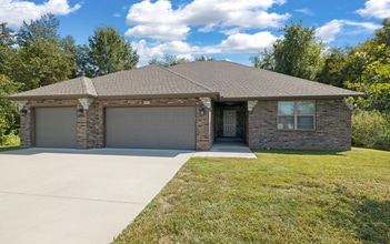 Building Photo - 662 S Long Dr