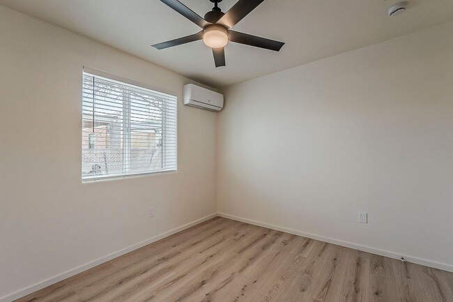 Building Photo - 1625 E 8th St