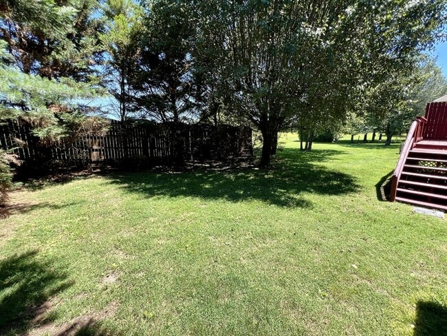 Building Photo - 3BR 2.5BA + Bonus Executive Townhome Near MTSU, FREE Lawn Care!