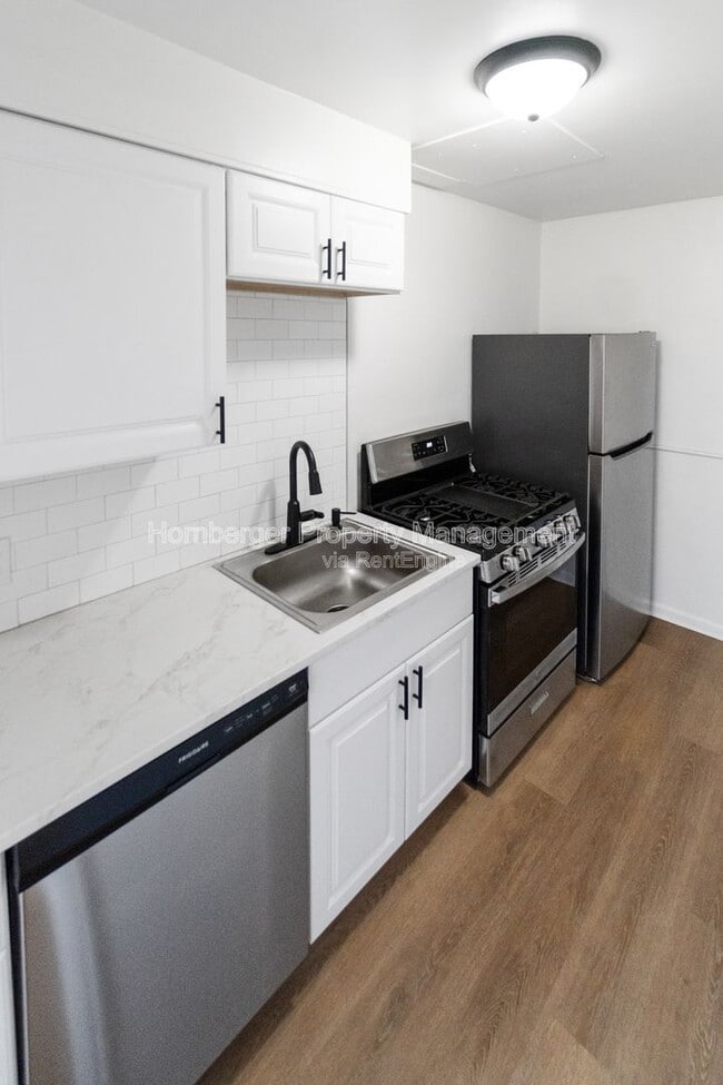 Building Photo - 1911 W 2nd Ave