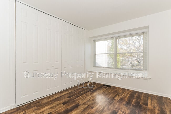 Building Photo - 316 Lake Side Dr