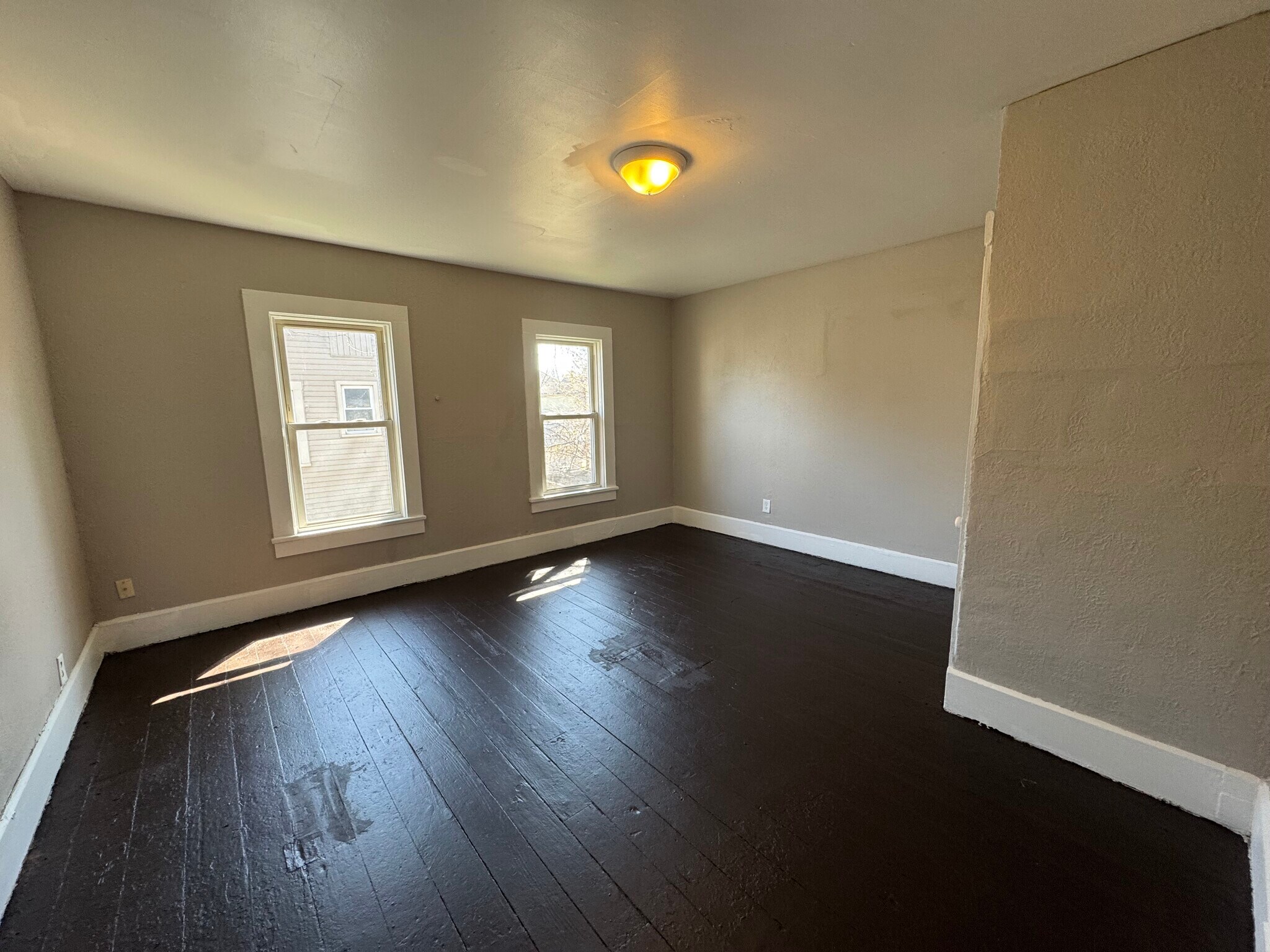 Building Photo - 713 Garfield Ave SW