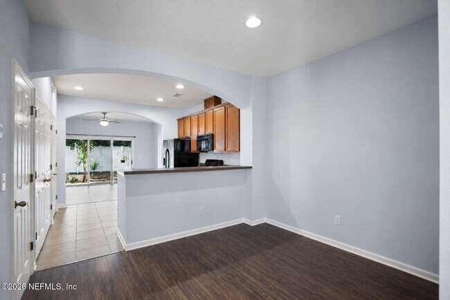 Building Photo - 6150 High Tide Blvd