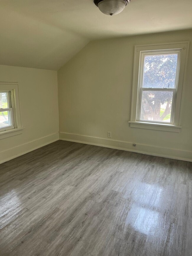 Building Photo - 1349 Yates Ave