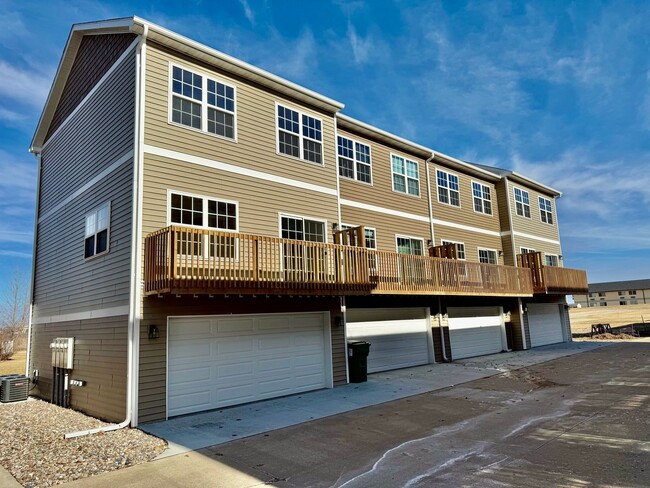 Building Photo - Brand New Three Bedroom Nevada Townhome Av...