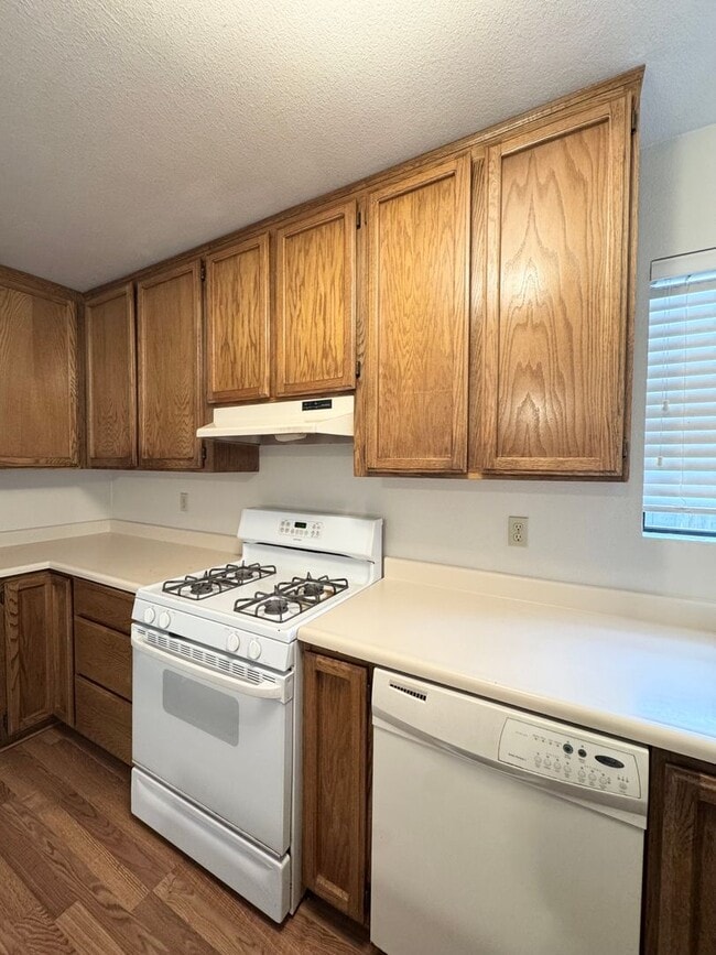 Building Photo - 4 Bedroom in Candlewood Subdivision