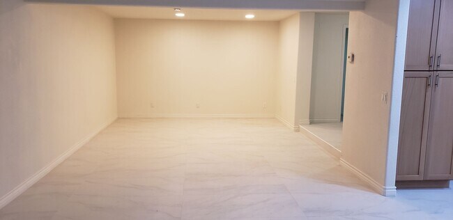 Building Photo - 7th202